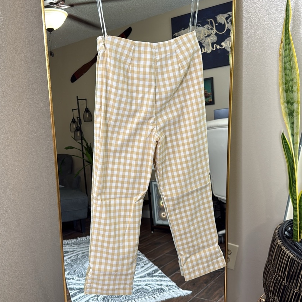 House of CB 'Carella' Gingerbread Gingham Capris NWOT - Picture 6 of 6